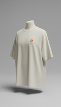 Playera oversized marfil luz con logo minimalista en pecho