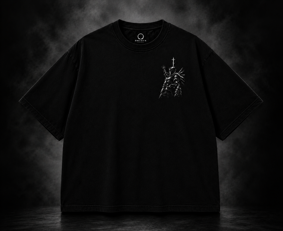 Playera oversized marfil luz con logo minimalista en pecho